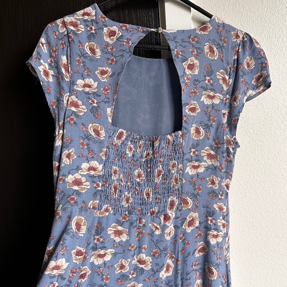 Floral midi summer dress with cute back detail